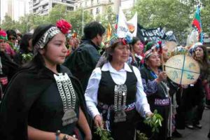 Con masiva marcha en Santiago declaran Mapuches el 12 de octubre símbolo de resistencia