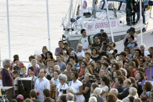 Logra atracar en el puerto de Valencia el barco abortista