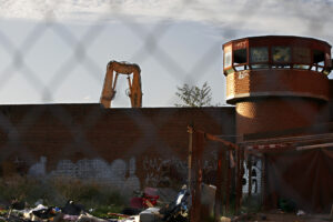 Galería : continúa el derribo de la cárcel de Carabanchel