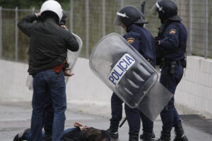 Madrid : Duras cargas policiales y detenciones en Vallekas en la concentración contra el fascismo del sábado