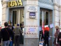 CGT cierra simbólicamente bancos en Valladolid en protesta por la crisis