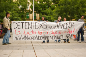 Dos centenares de personas se concentran en Vallecas en solidaridad con lxs detenidxs por una vivienda digna