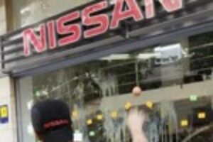 Nissan obligada a readmitir a dos trabajadores del ERE por pertenecer a la CGT