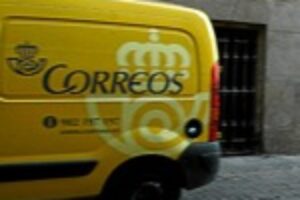 Sigue paralizada la descarga de camiones en la oficina principal de Correos de Barcelona