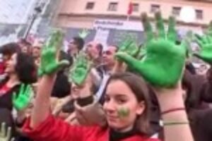 Una multitudinaria marcha reclama en Copenhague un acuerdo justo para salvar el planeta
