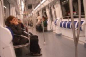 Barcelona : la línea 9 del metro inaugurada con prisas y sin garantías