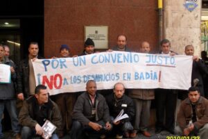 La Asamblea de afectados por las hipotecas de Badia se concentra para detener las órdenes de desahucio