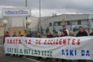 6 febrero, Cáseda (Navarra) : Concentración por readmisión despedidos y negociación convenio