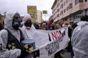 Cientos de personas se manifiestan en Soria contra el cementerio nuclear