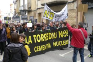 Miles de personas se manifiestan en Móra d’Ebre (Tarragona) contra el cementerio nuclear