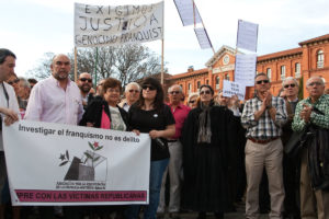 Valladolid : Concentración «Investigar el franquismo no es delito»