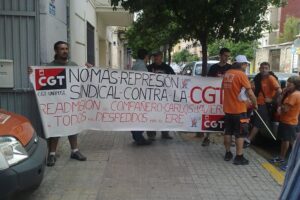 Valencia : 1ª Concentración en Unipost por la readmisión de Carlos Javier (14 junio)