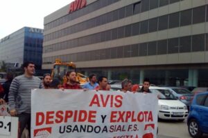 Málaga : Lxs despedidxs de Avis se concentran en el Aeropuerto