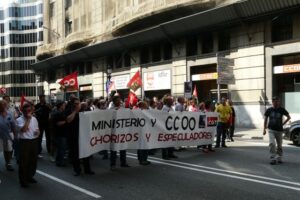 Barcelona : 200 afiliados de CGT cortan el tráfico en Via Laietana