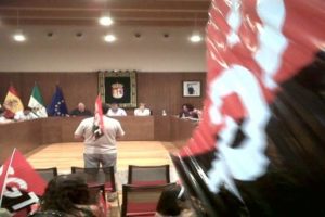Málaga : El alcalde de Pizarra interrumpe el pleno municipal para terminarlo a puerta cerrada