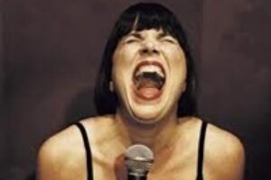 Amy Goodman : «Eve Ensler : calva, valiente y hermosa»