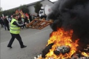 Siguen los bloqueos, acciones directas y manifestaciones en Francia