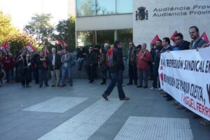 150 personas exigen la readmisión de Paqui Cuesta (secretaria general CGT-Ford)