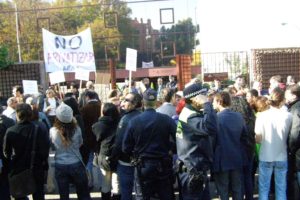 300 trabajadorxs se concentran contra la privatización de Aena