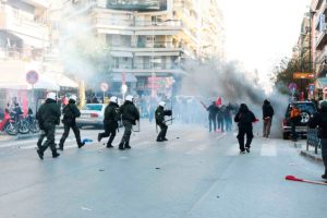 Fuertes protestas en Grecia contra las nuevas medidas de austeridad (15 diciembre)