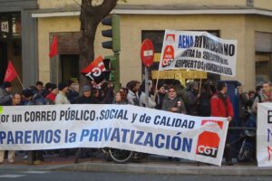 200 concentradxs frente a la sede del PSOE en Madrid contra las últimas medidas de Zapatero