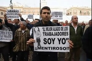 Video Protesta Delphi : «Pedíamos trabajo con las manos levantadas frente a la sede del PSOE»