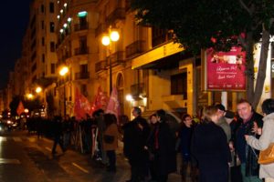 Más de 4.000 personas forman una cadena humana en Valencia por las pensiones públicas y contra la dictadura de los mercados