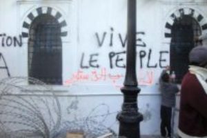 En Túnez sigue el pulso entre el pueblo y el gobierno