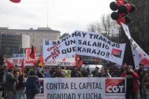 Miles de personas participan en la manifestación de CGT contra la reforma de las pensiones y por una salida social a la crisis