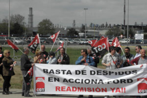 Una concentración protesta contra los despidos en Acciona Facility Services