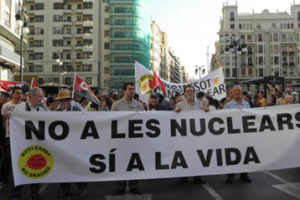 Manifestación multitudinaria en Valencia contra la energía nuclear