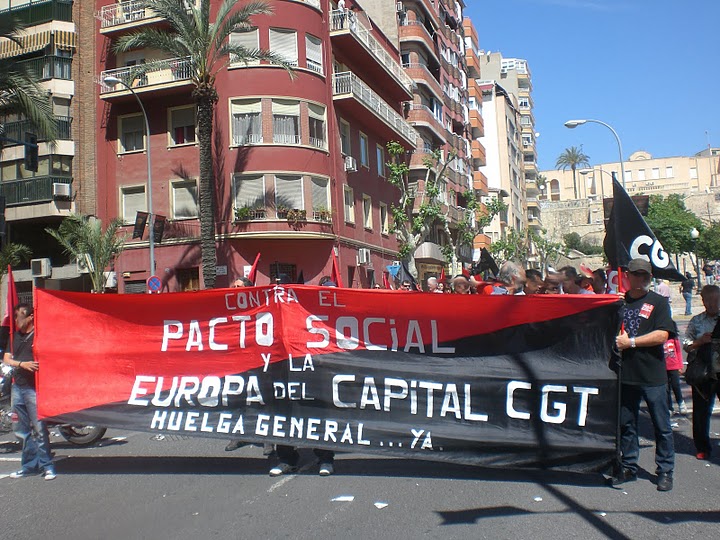 Mil personas se manifiestan en Alacant el 1º de mayo