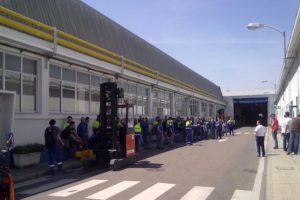 150 trabajadorxs se manifiestan ante UGT y CCOO para exigir que no se firme el convenio en Iveco Valladolid