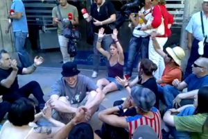 Acto de protesta ante la Bolsa de València, 23-5-11