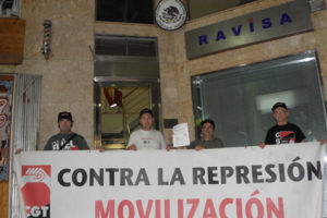 CGT entrega comunicado del EZLN en el consulado de México en Valencia