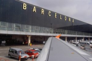 Aeropuerto del Prat, Barcelona: Concentración de los trabajadores del sector de las ambulancias