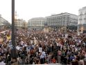 Miles de manifestantes le dicen al Papa en Madrid «No con mi dinero»