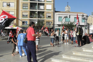 [Fotos] Concentración contra los despidos en el Ayuntamiento de Paterna