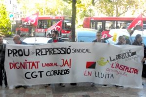 CGT se concentra ante Correos de Valencia por la defensa de los servicios públicos