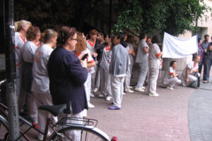 Protesta en el Hospital Clínico de Valencia porque Secopsa no paga los salarios