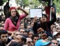 Centoj da virinoj manifestacias ĉe Tunizo defende de siaj rajtoj