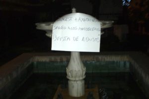 Hasta las estatuas de Marbella hablan de la trama Ayuntamiento-Aquagest