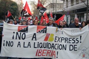 Más de 1.500 trabajadores protestan por la creación de Iberia Express