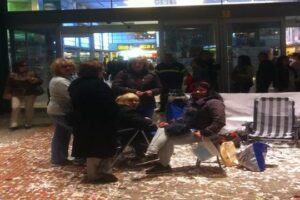 Concentración de repulsa en Vialia por las agresiones a las huelguistas