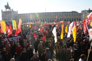 300.000 personas se manifiestan en Lisboa contra los recortes