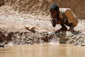 1.800 millones de personas siguen bebiendo agua contaminada