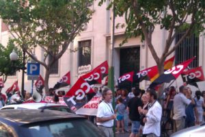 Alicante: Cacerolada frente al Banco de España