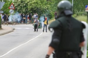 Batalla campal en las calles de la población minera de Ciñera