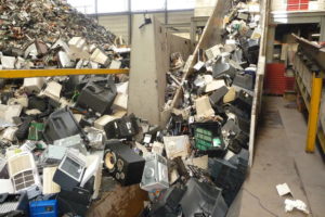 Ecologistas en Acción espera que la nueva normativa de residuos electrónicos resulte más eficaz que la actual