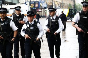 Fuerzas antiterroristas del Reino Unido detienen a anarquistas que regresaban de encuentro internacional